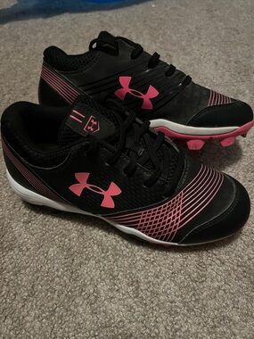 Under Armour Black with Pink Youth Cleats Sz 1.5